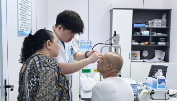 重庆高考后做近视手术多少钱？眼科专家解析近视手术方式
